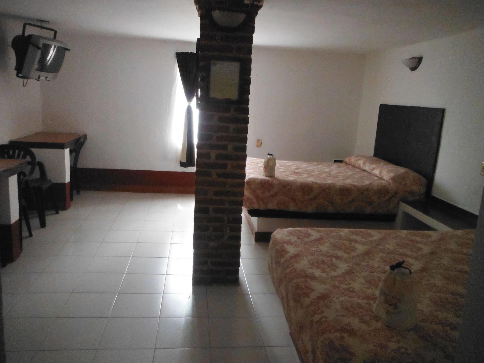 Ayenda Meson Del Rio Hotel Tepotzotlan Exterior photo